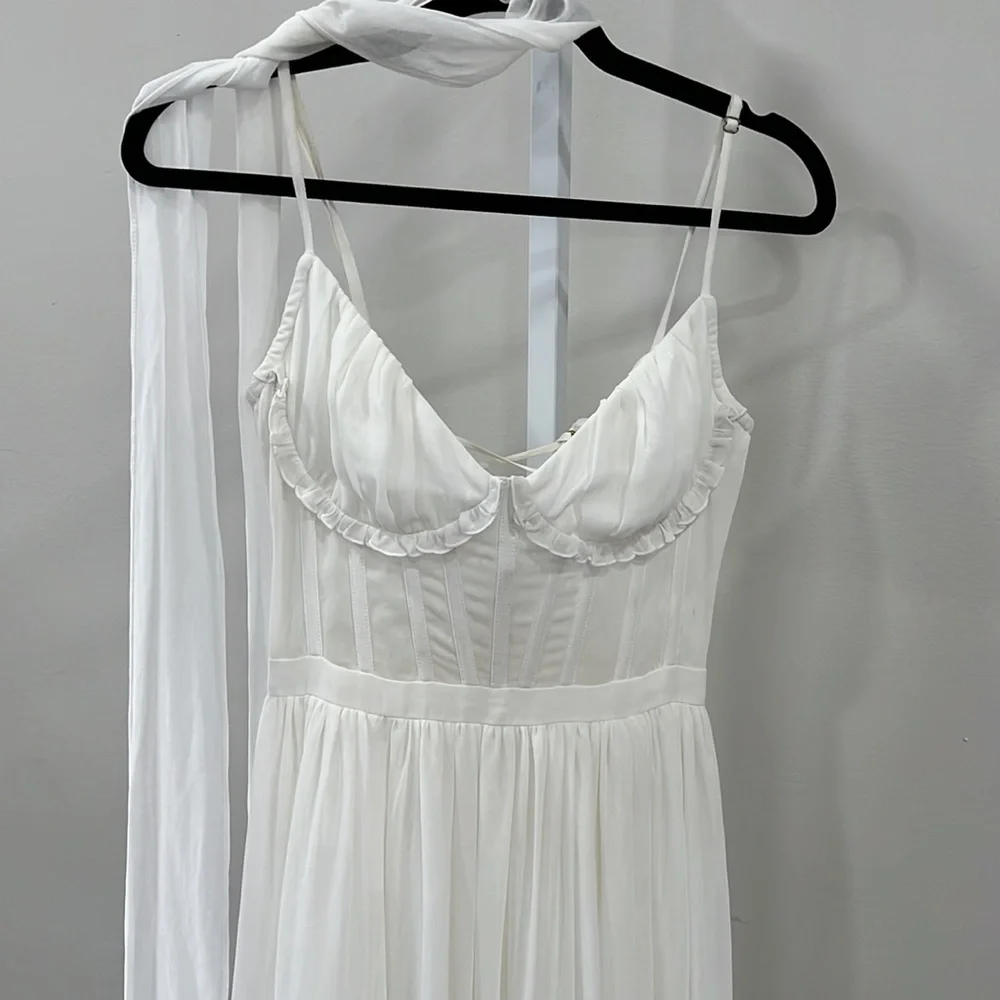 V. Chapman Carmen Gown in White - Picture 5 of 16